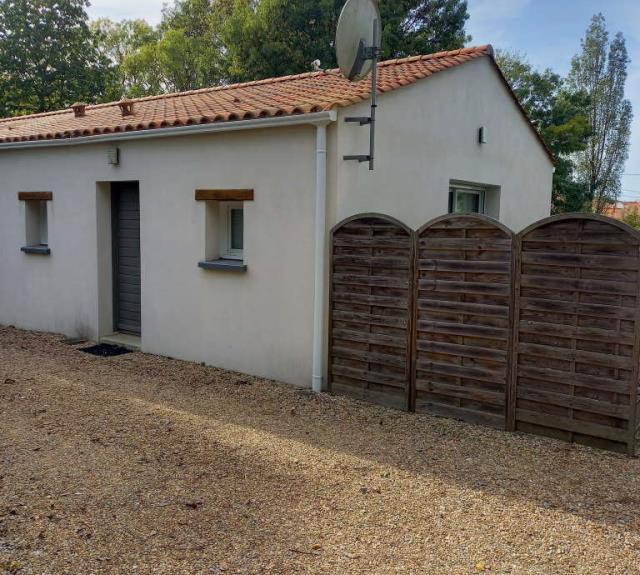 location-vacances-talmont-st-hilaire-gautreau-cour-gravillonnee