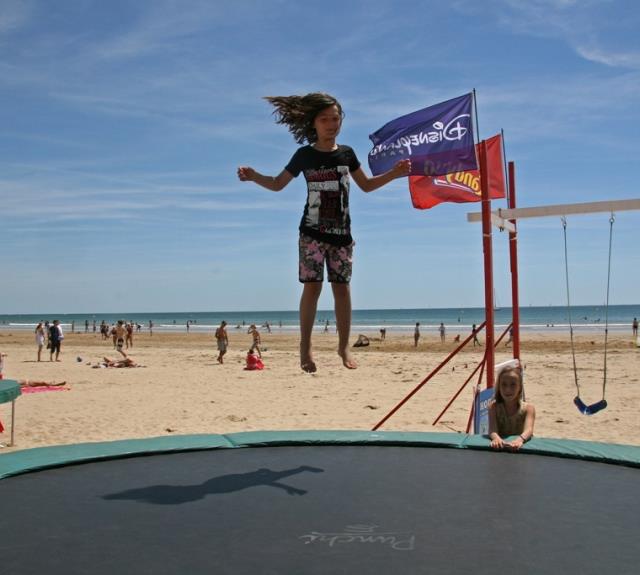 Club de plage sur la plage aux Sables d'Olonne - activités enfants - photosGROLLEAU(2010)624_1802035_hd