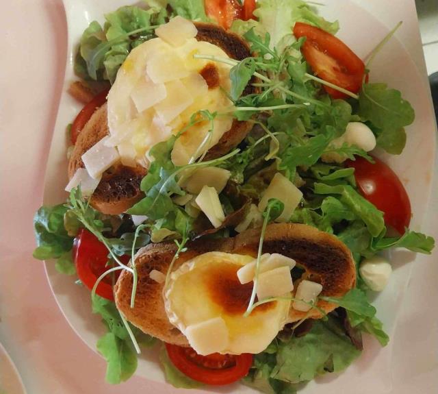 restaurant-cipollina-talmont-st-hilaire-salade-chevre-chaud
