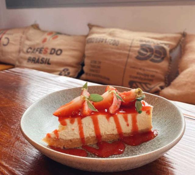 restaurant-moments-cafe-cheesecake-fraise