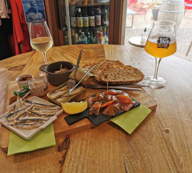 restaurant-talmont-st-hilaire-dix-vins-planche-aperitive-sardines