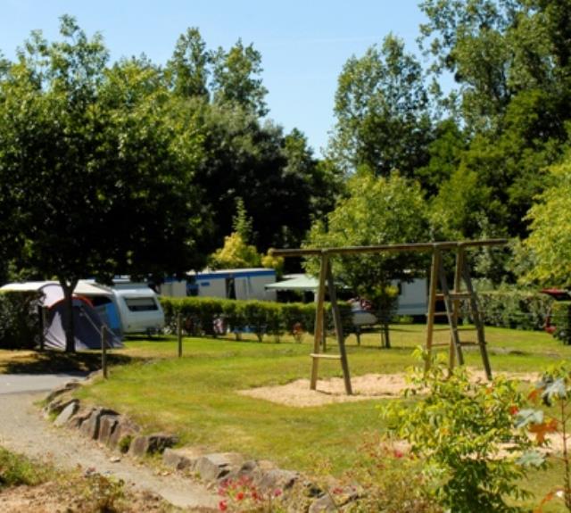 -saint-etienne-du-bois-vendee-jeux-camping