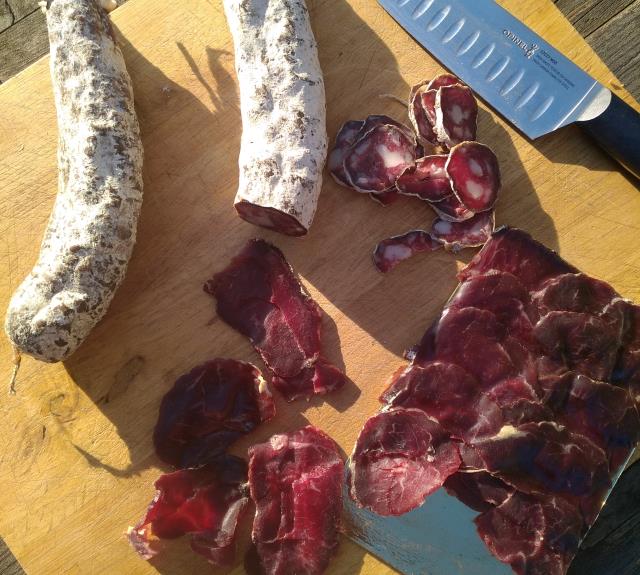 saucisson et gigot séché-LaFermeduMaraisPoitevin