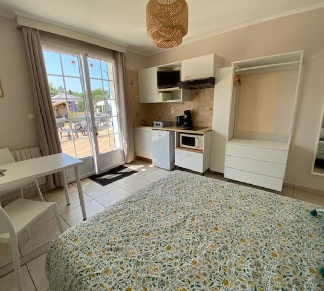 studio-vendee-globe-residence-romaric-jard-mer-cuisine-equipee