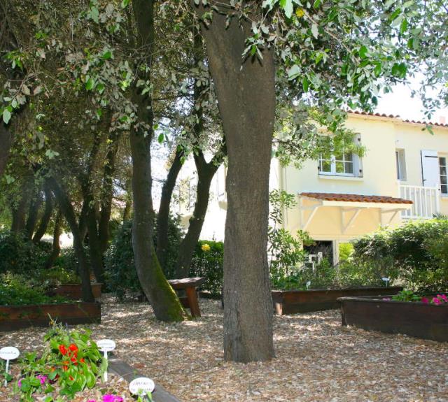 villa-perloa-port-bourgenay-jardin-boise
